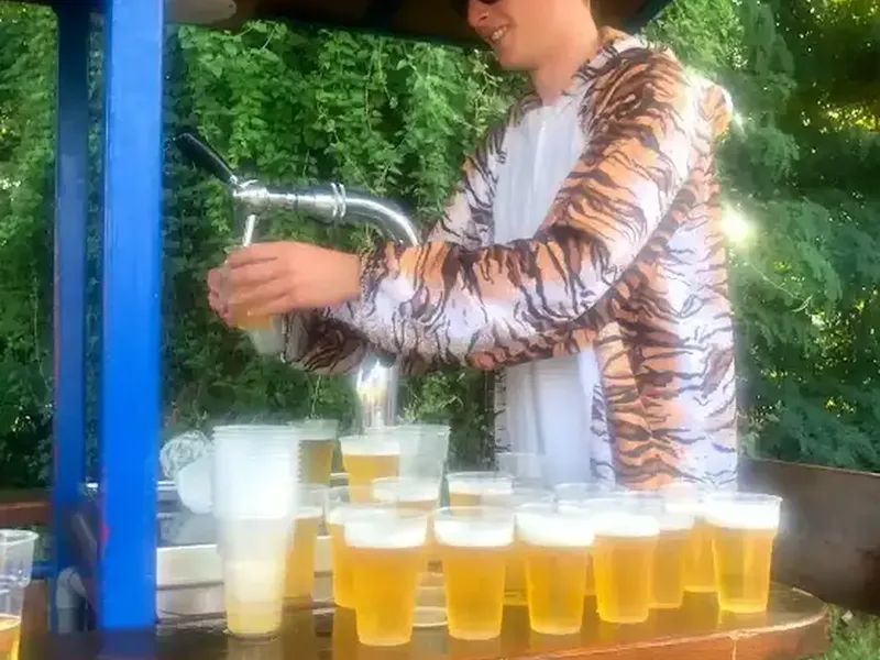 Bier tappen op de bierfiets